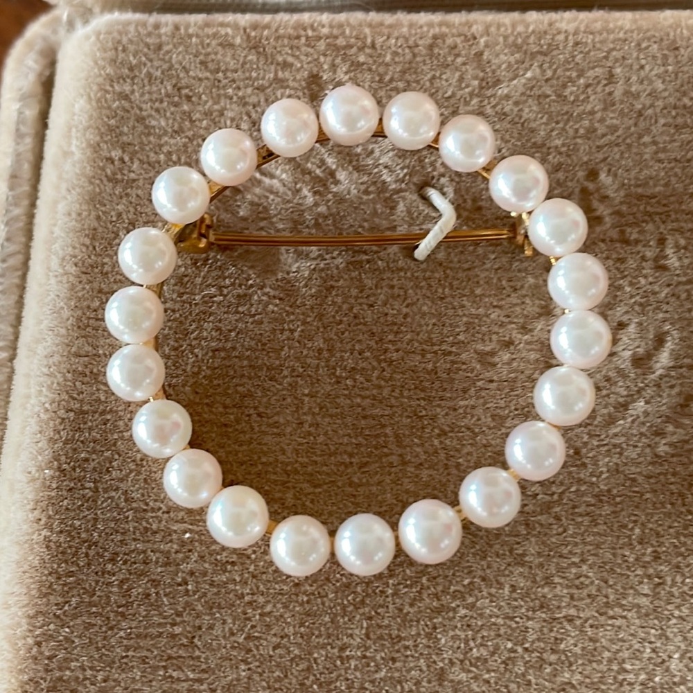 Vintage Cultured Pearl 14k Circle Pin Brooch in Velvet Box. Like new!